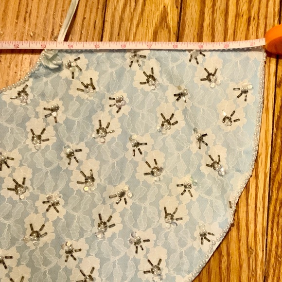 Vintage lace and pearl mini cape - Picture 14 of 14